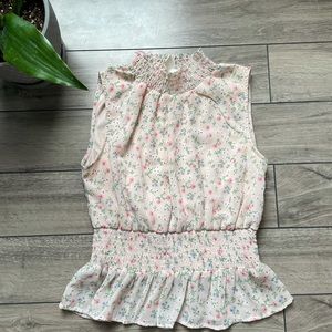 🦋3/$15🦋 Cute Floral Blouse